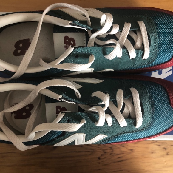 Vintage Style New Balance Sneakers - Picture 2 of 5
